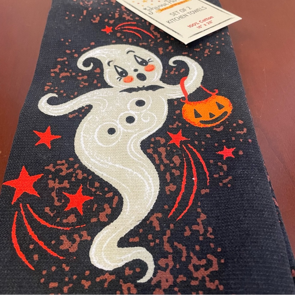 NWT JOHANNA PARKER SET OF 2 GHOST TOWELS Hand Tea Kitchen Halloween Fall Pumpkin